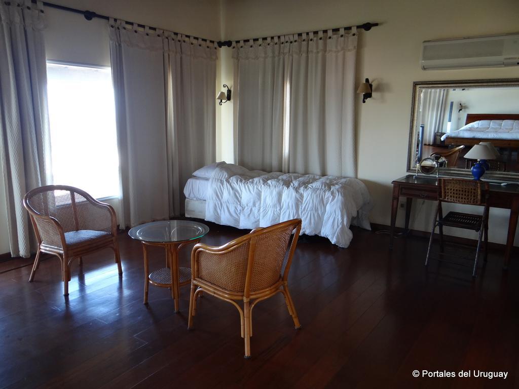 Hotel Aquarella Punta Del Diablo Ruang foto